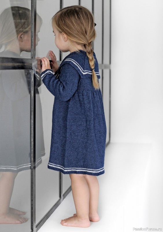 Платье в морском стиле для девочки. Описание
