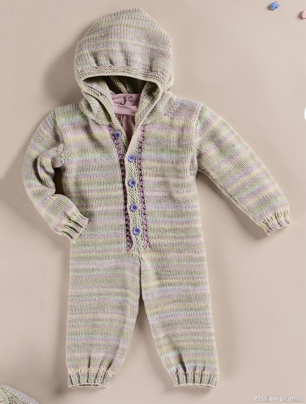 Комбинезон с капюшоном. Описание