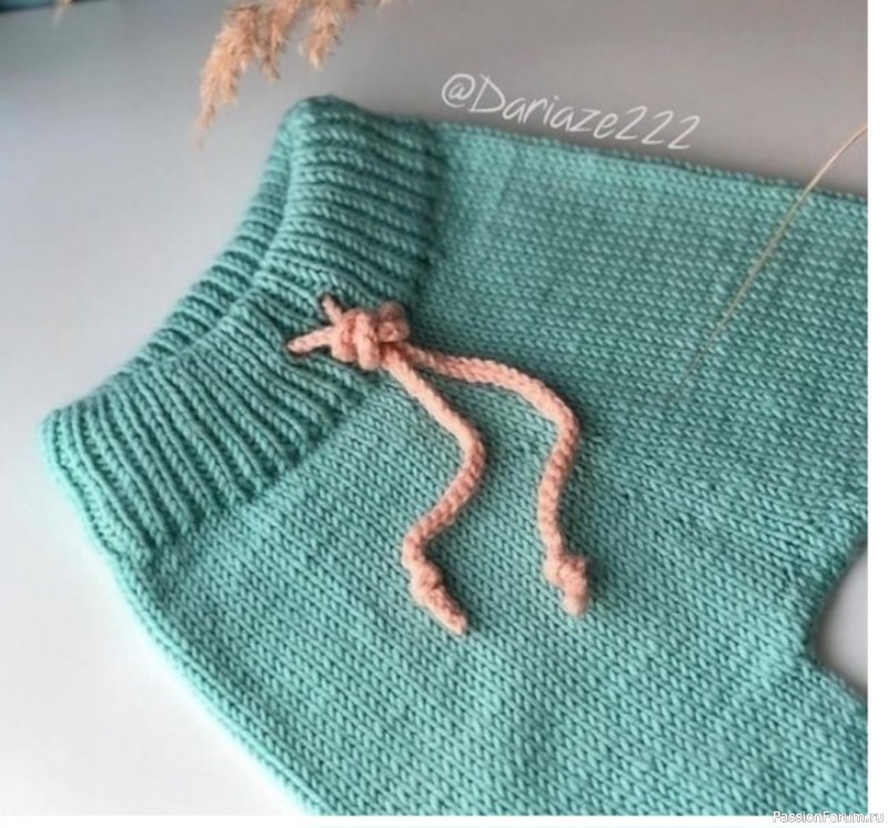 Детские штанишки спицами. Описание