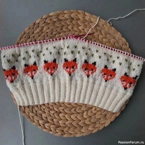 Схемы лисичек для детских вещей