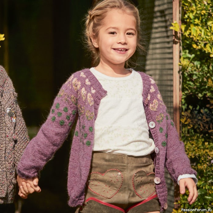 Детский жакет спицами с орнаментом на кокетке