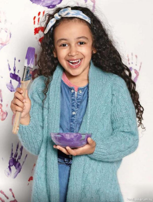 Объемная кофта для девочки спицами