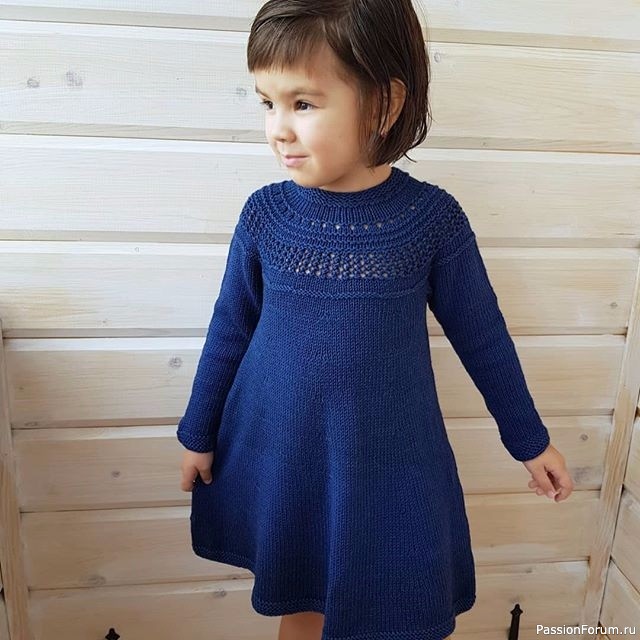 Платье с ажурной кокеткой. Описание