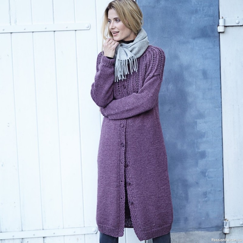 Пальто с ажурной кокеткой. Описание