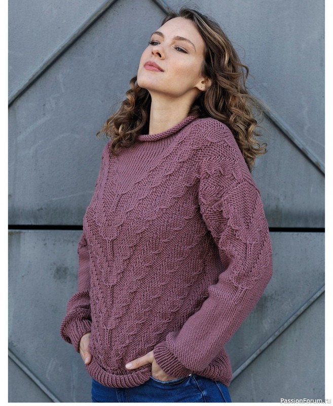 Джемпер с V-образным узором из кос