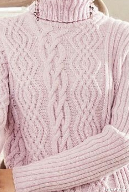 Свитер с узором из кос с ассиметричным низом