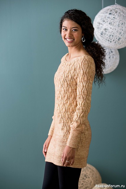 Стильная туника спицами с узором из листьев от Эшли Рао
