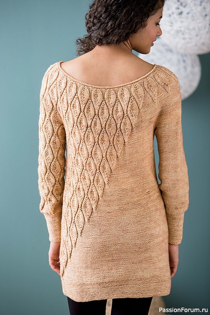 Стильная туника спицами с узором из листьев от Эшли Рао