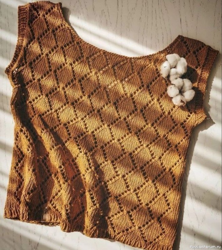Вязаный топ с ажурным узором. Описание