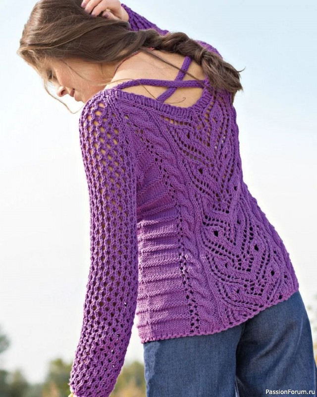 Фиолетовый пуловер с ажурным узором