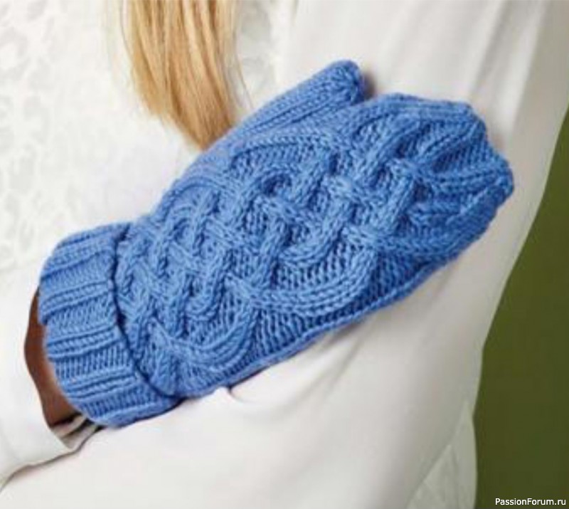 Варежки спицами узором из Аранов. Описание