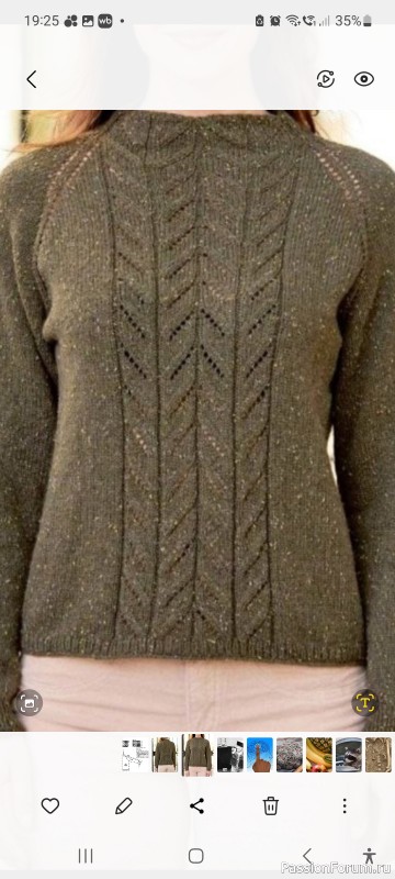 Серо-зелёный свитер со структурным шахматным узором и