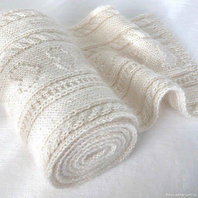 Белый теплый шарф разными узорами. Схема