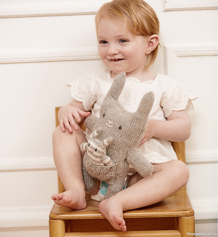 Мягкая игрушка &laquo;Кролики&raquo; спицами. Описание