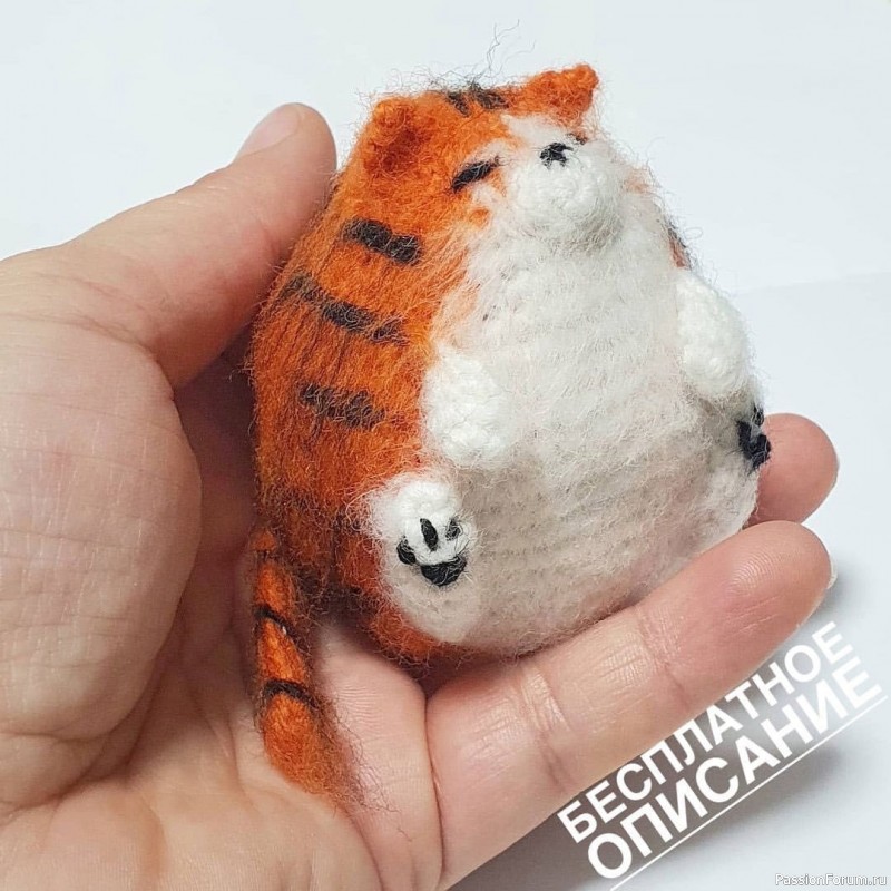Пухлый котик крючком. МК