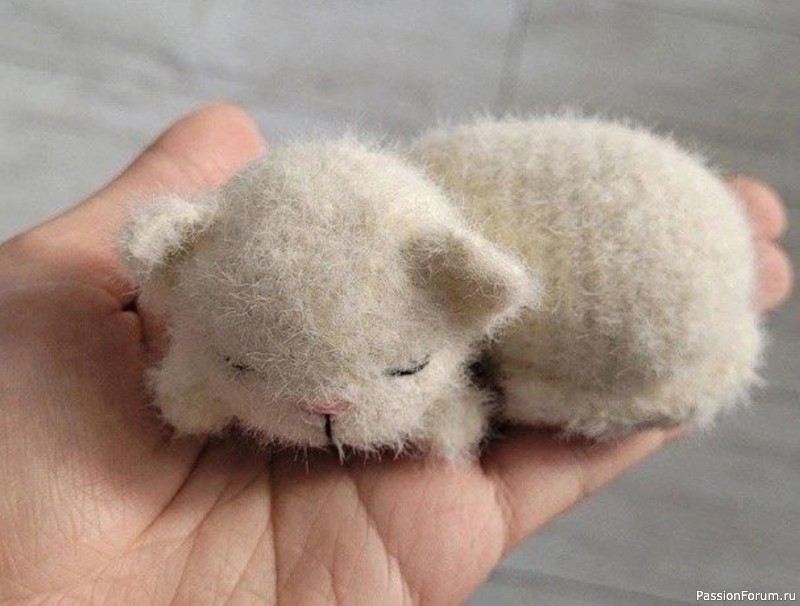 Спящий котёнок крючком. МК