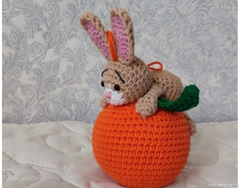 Зайчик на апельсине крючком. МК
