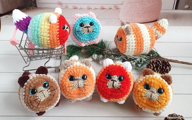 Плюшевый котик-колобок крючком. МК