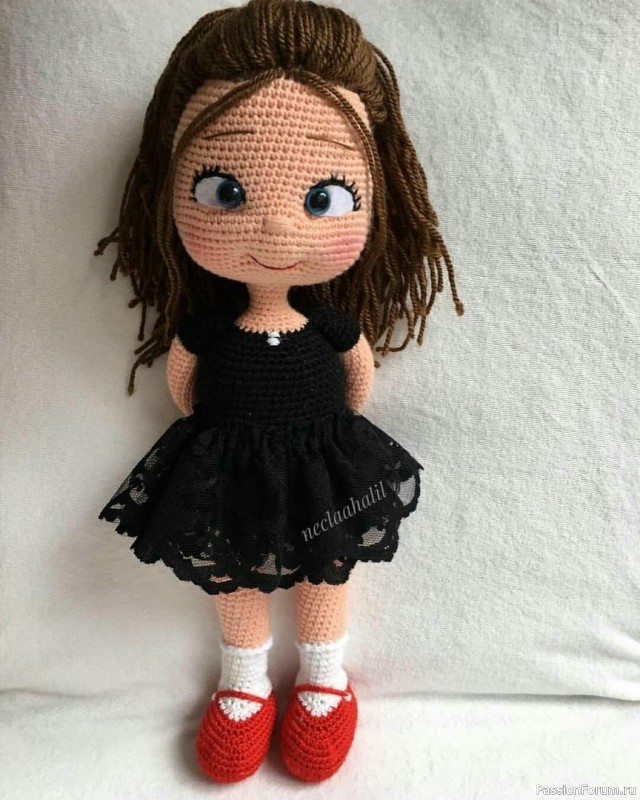 Малышка в красных башмачках крючком. МК
