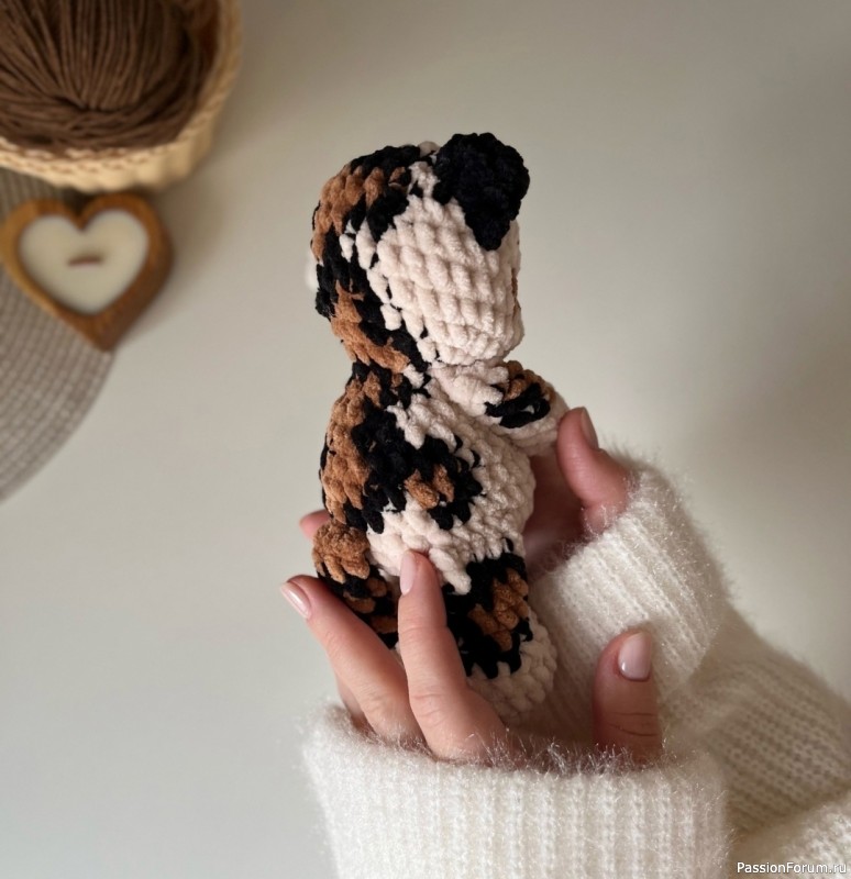 Трёхцветный котёнок крючком. МК