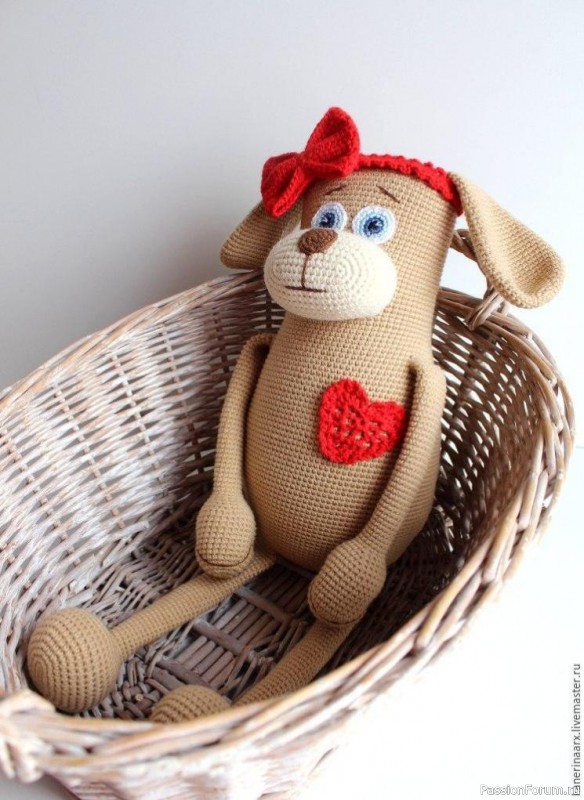 Вяжем крючком милую собачку