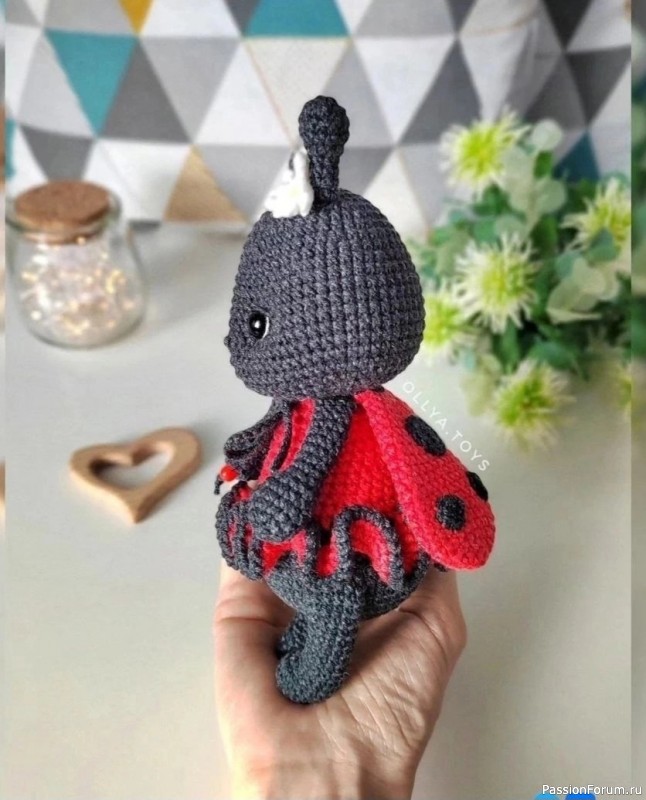 Божья коровка крючком. МК