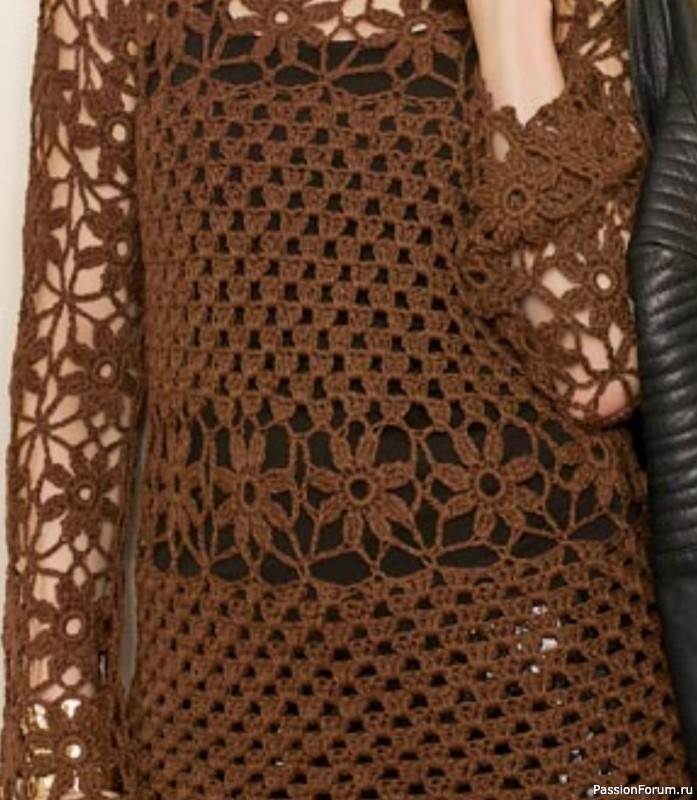 Ажурный пуловер с квадратными мотивами