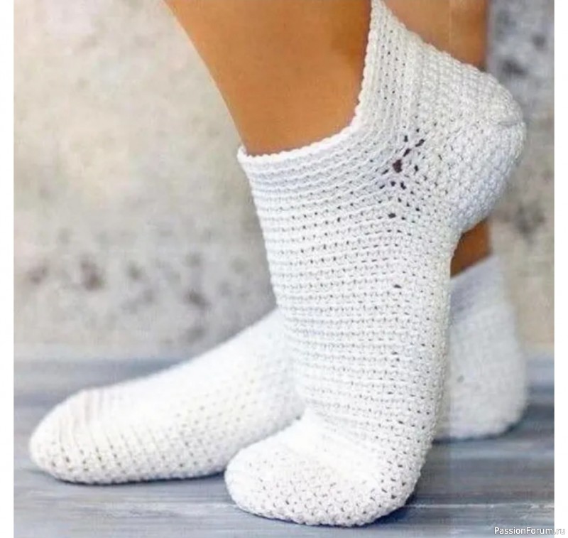 Белые носочки крючком. Описание