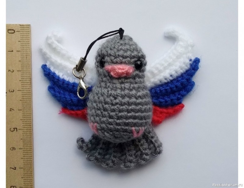 Брелок «Голубь» крючком. Описание