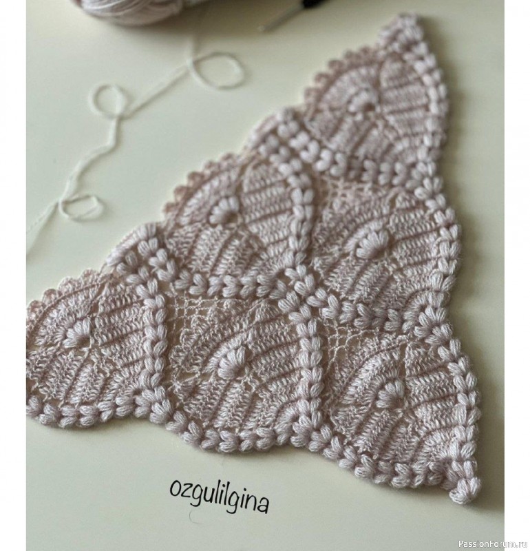 Шарф-кимоно с ажурными сердечками и бахромой