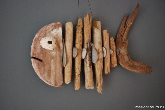 Рыбки из разукрашенных деревянных палочек