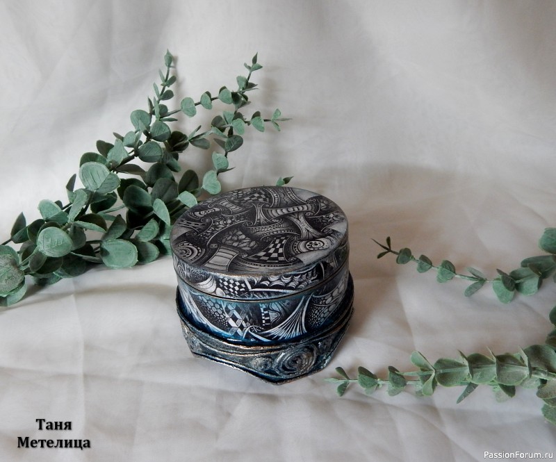 Переделка двух баночек в шкатулки.