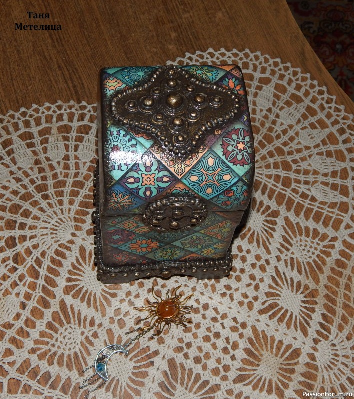 Две шкатулки.