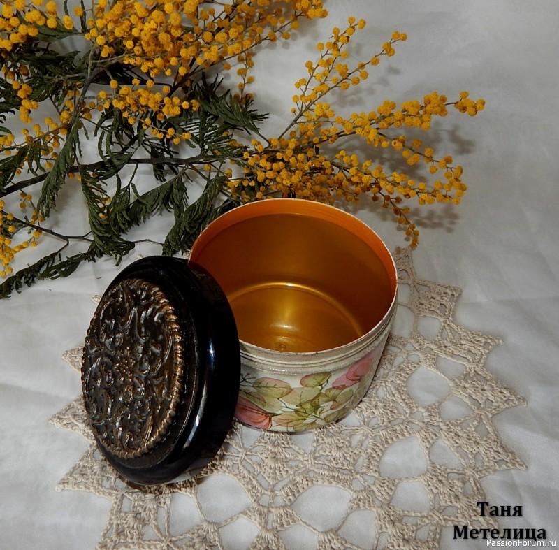 Декупаж баночки от бальзама.