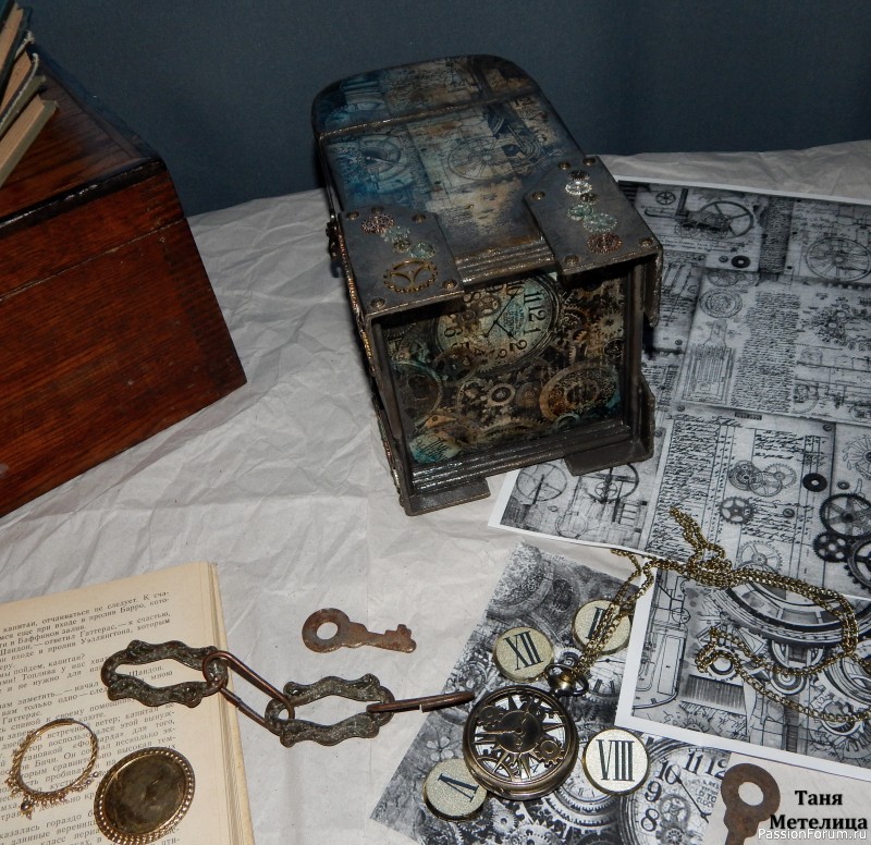 Две шкатулки.