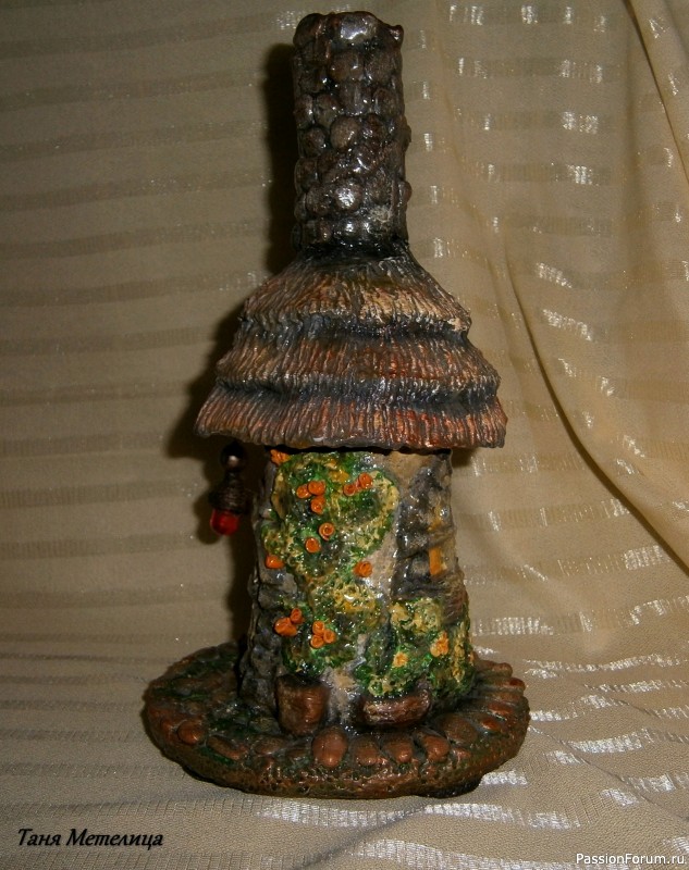 Сказочный домик из бутылки.