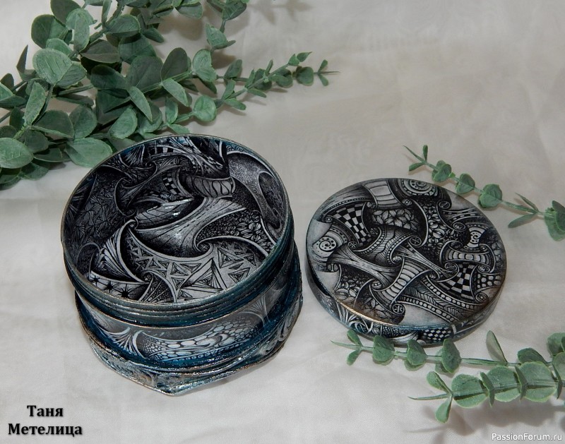 Переделка двух баночек в шкатулки.