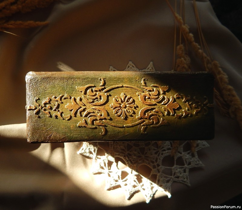 Картина в рамке из коробки от конфет