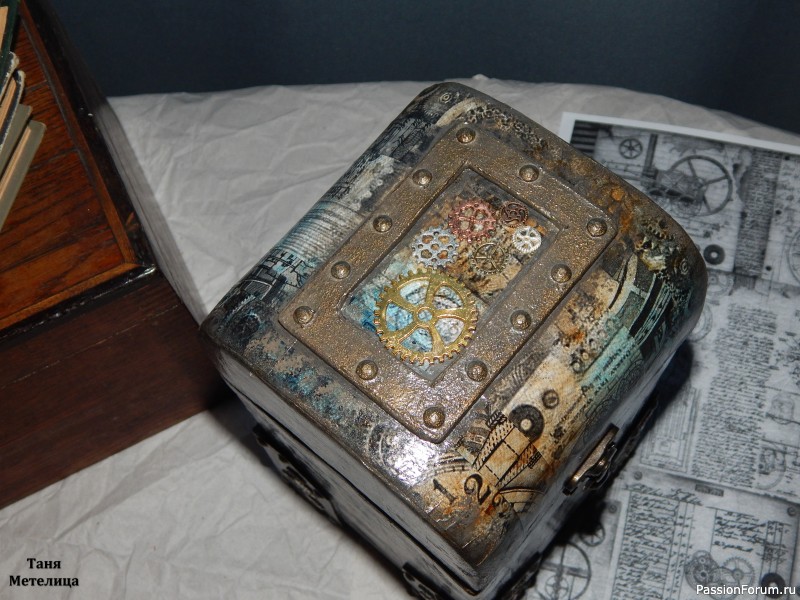 Две шкатулки.