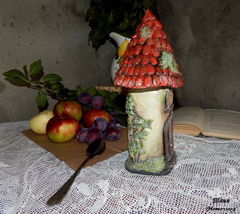 Сказочный домик из пластиковой бутылки.