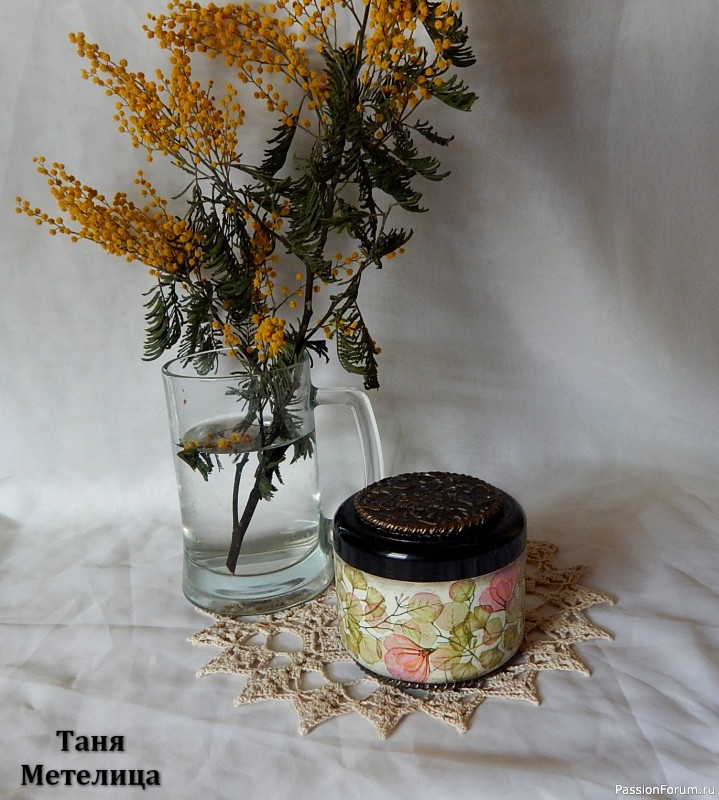 Декупаж баночки от бальзама.