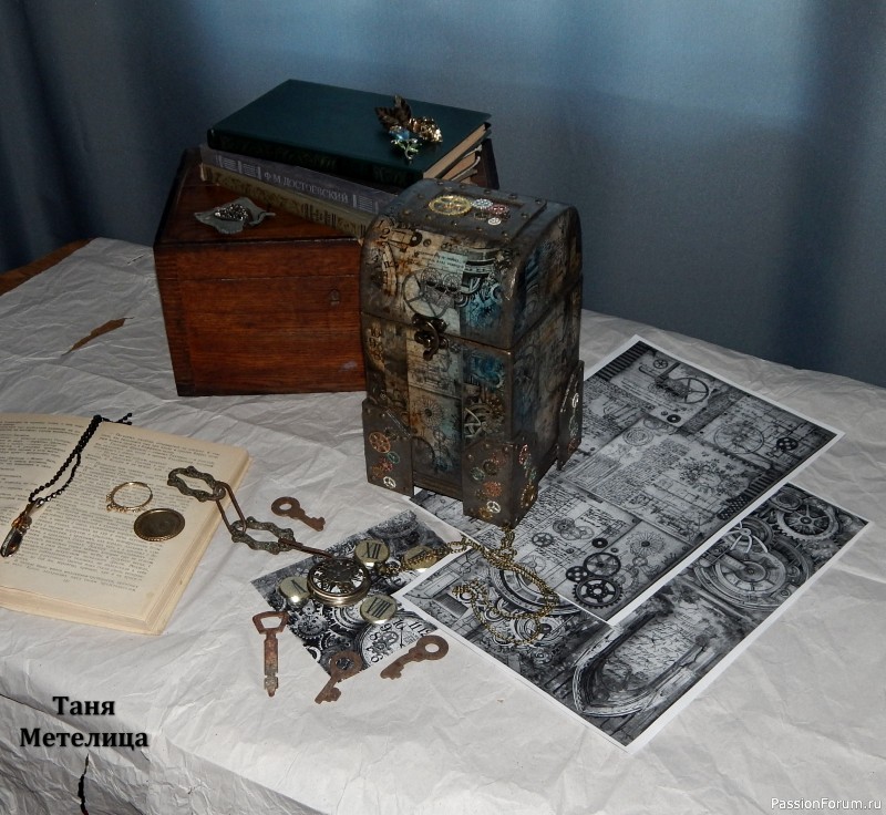 Две шкатулки.