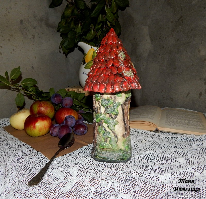 Сказочный домик из пластиковой бутылки.