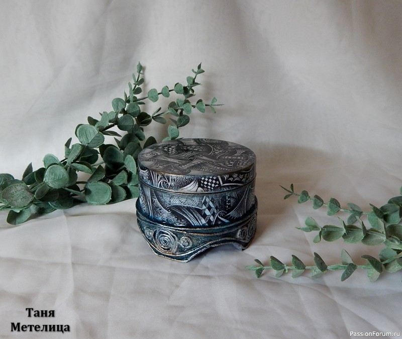 Переделка двух баночек в шкатулки.