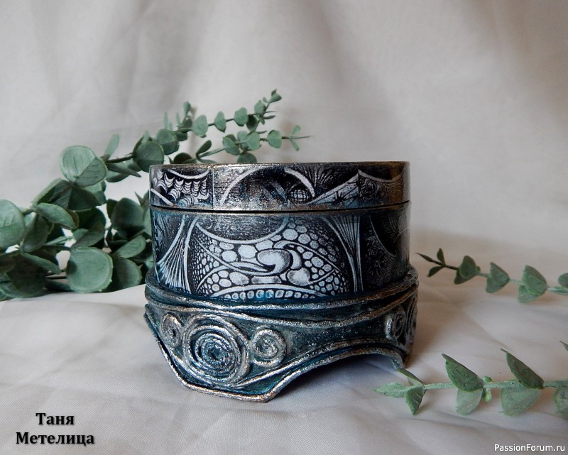 Переделка двух баночек в шкатулки.