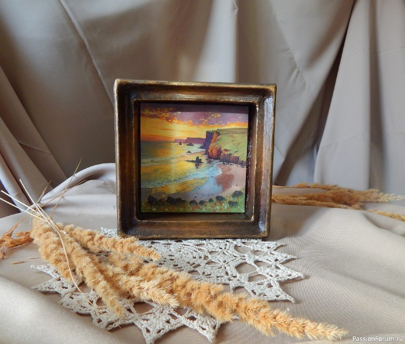 Картина в рамке из коробки от конфет Картина в рамке из коробки от конфет