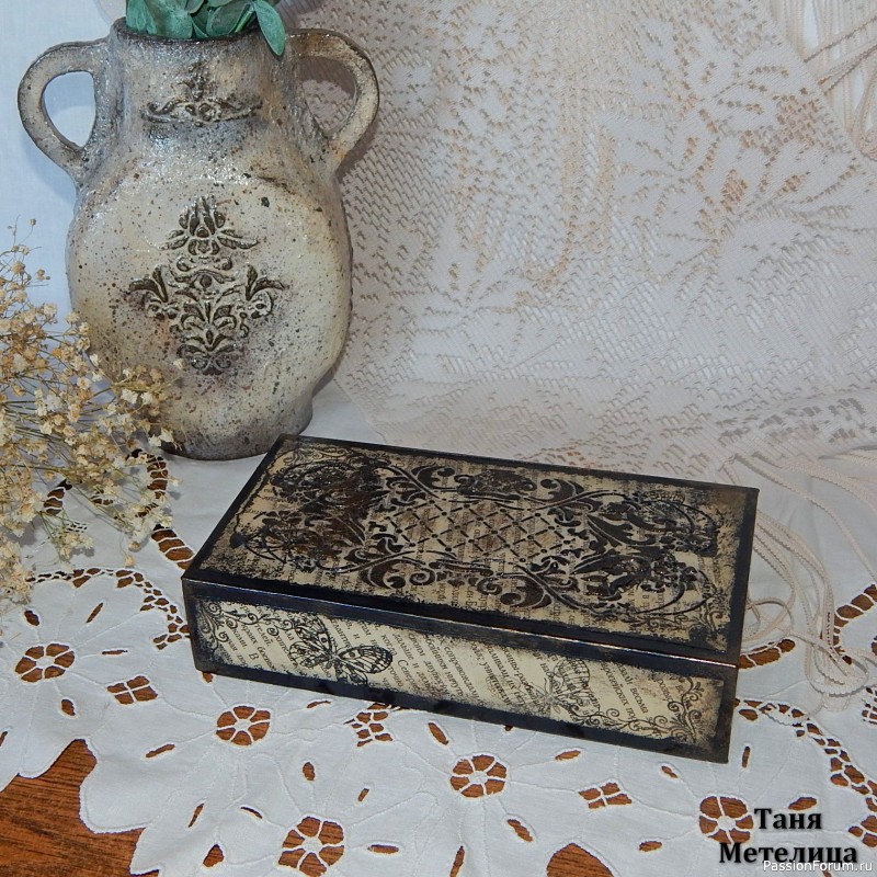 Шкатулка-купюрница.