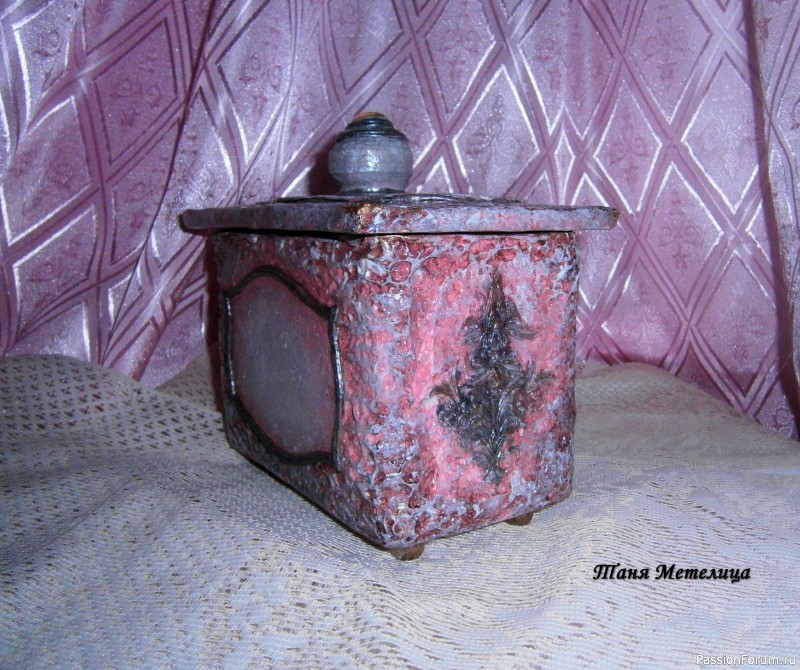 Розовая шкатулка, имитация камня.