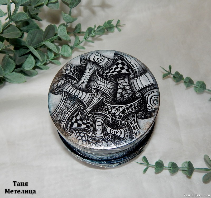 Переделка двух баночек в шкатулки.