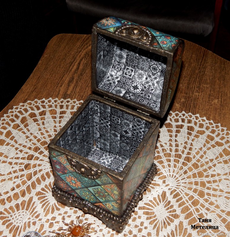 Две шкатулки.